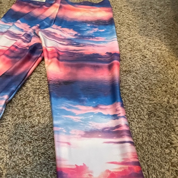 BRAND NEW PINK LIMITED EDITION LEGGINGS 🐶 - Picture 3 of 6